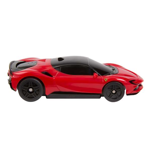 Hot Wheels Ferrari SF90 Stradale Assetto Fiorano - Voiture Télécommandée RC 1:64 avec Accélérateur pour Loopings - 2.4GHz - Jouet pour Enfants 4 ans et plus