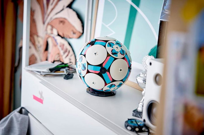 LEGO Editions Le Ballon de Foot 43019, Set de Construction de 1498 pièces