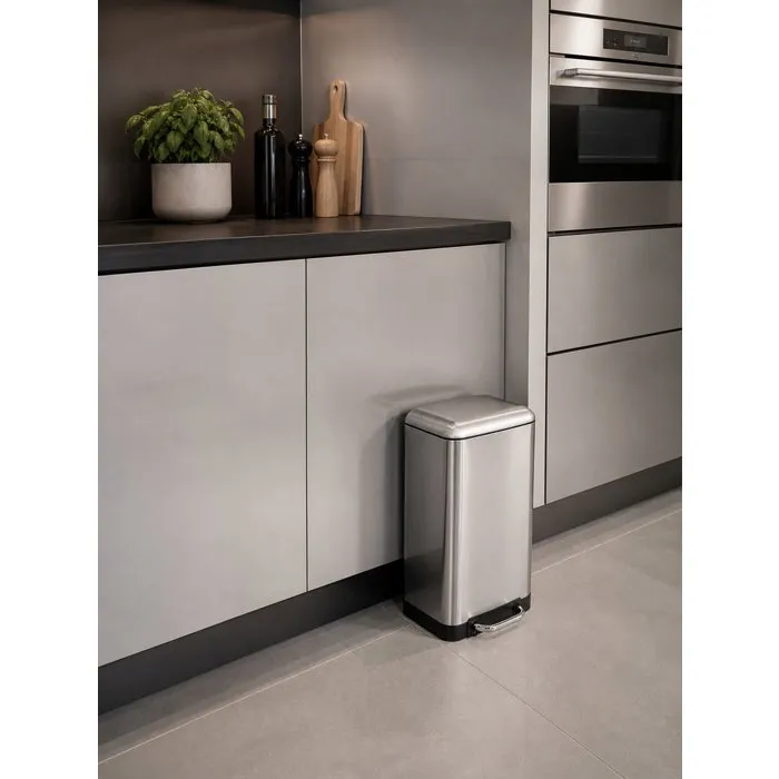 Kitchen Move Poubelle à pédale GREENWICH 30 L Rectangulaire Acier Inoxydable Brossé - Capacité 30 Litres - Dimensions 35 x 33 x H 62 cm - Avec seau intérieur et protection sol