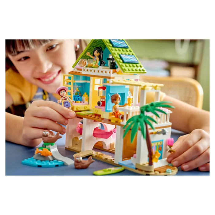 LEGO Friends 42699 - Maison de Plage avec Phoques, Jeu de Construction 3 Mini-Poupées et Accessoires - à Partir de 7 Ans