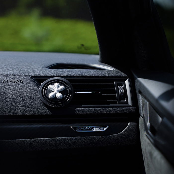 Dr. Marcus Lucky Pin Black DRM1153 Parfum De Voiture Neutra Boost 45 Jours Dr. Marcus Lucky Pin Black DRM1153 Parfum De Voiture Neutra Boost 45 Jours