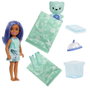 Barbie Chelsea Pop Reveal - Série Bubble Tea - Standard - Poupée avec parfum thé à bulles, 5 surprises et cube de glace réutilisable - HRK63