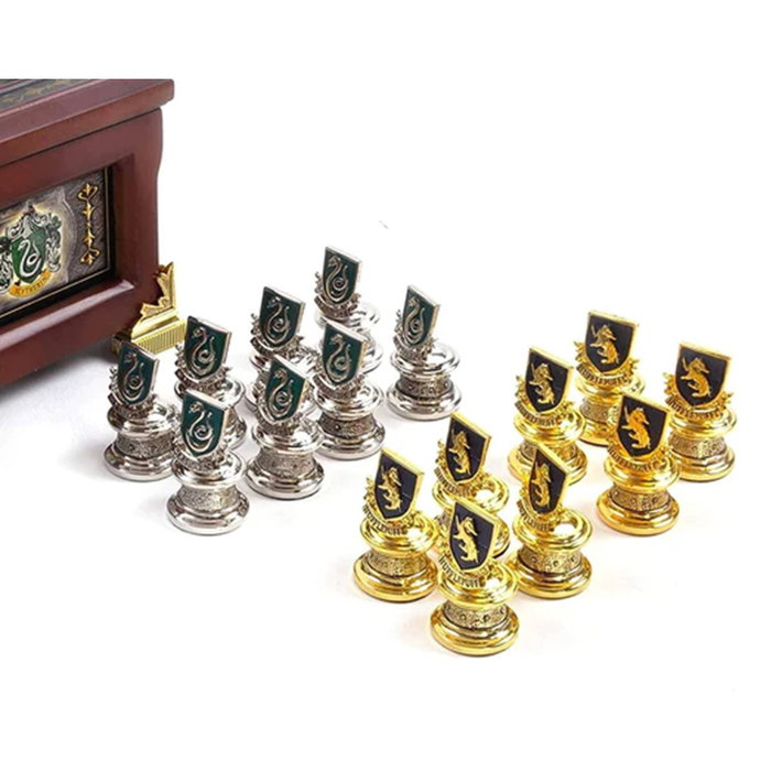 The Noble Collection Jeu d'Échecs Harry Potter Quidditch Pièces Dorées et Argentées Plateau Bois 33 cm