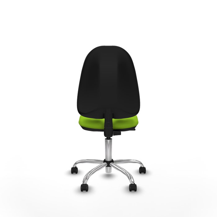 Chaise de bureau Algarra avec mécanisme Contact permanent de base, rembourrée en simili cuir couleur pistache. Équipée d'une base chromée, sans accoudoirs et avec roulettes pour parquet