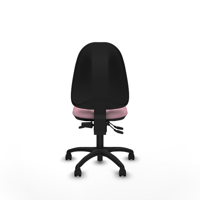 Chaise de bureau Algarra avec mécanisme asynchrone, rembourrée de tissu rose. Équipée d'une base en polyamide noir, sans accoudoirs et de roulettes en nylon de 50 mm.