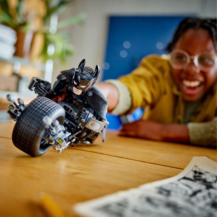 LEGO DC Batman 76273 Figurine de Batman construisible et Batpod