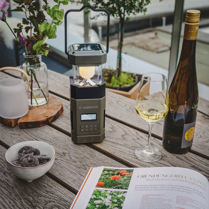 Albrecht DR 114 DAB+ Radio de plein air avec lampe de camping, Vert