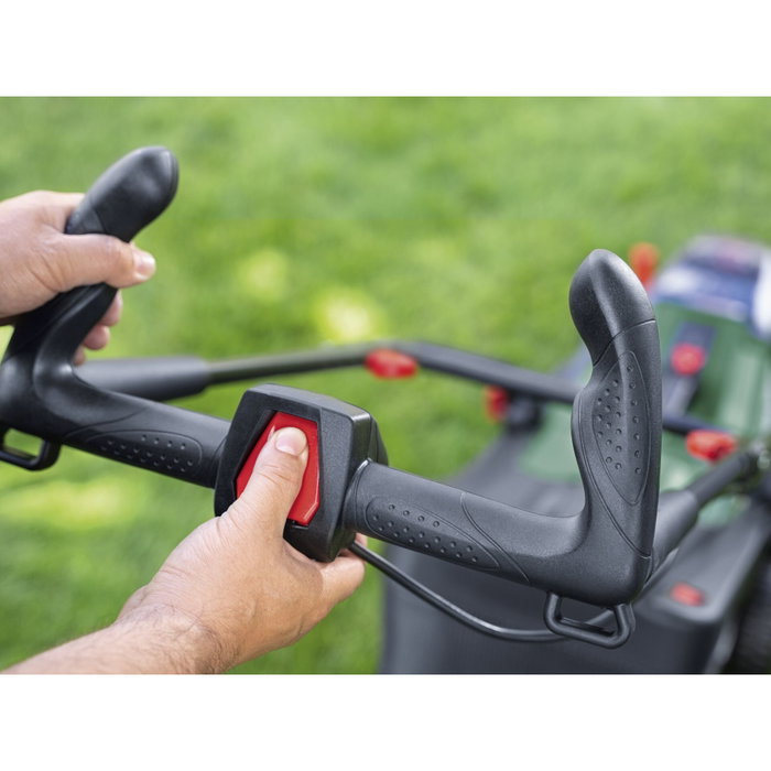 Bosch UniversalRotak 37-550 Cortéspedes avec 2 batteries 4 Ah et chargeur