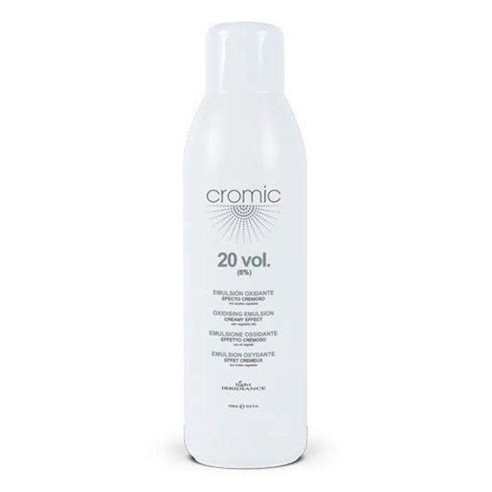 Light Irridiance - Eau oxygénée 20 Volumes 1000 mL, formulation crémeuse et délicate pour coloration, volume durable Light Irridiance - Eau oxygénée 20 Volumes 1000 mL, formulation crémeuse et délicate pour coloration, volume durable