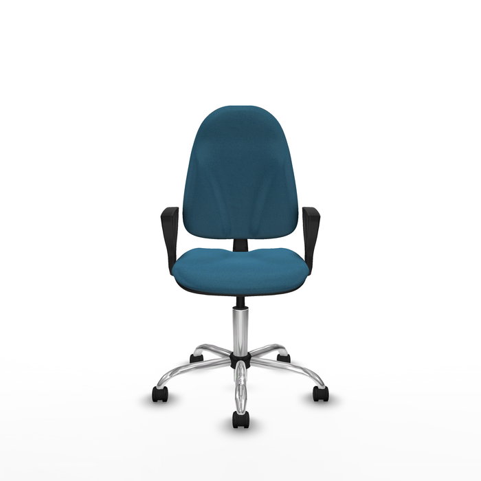 Chaise de bureau Algarra avec mécanisme de contact permanent de base, rembourrée de tissu vert pétrole. Équipée d'une base chromée, d'accoudoirs fixes et de roulettes en nylon de 50 mm.
