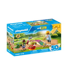 Playmobil Mini Golf My Life 71449 - Set de construction avec tunnel, 3 trous et accessoires - Jeu de mini-golf pour enfants dès 4 ans
