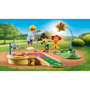 Playmobil Mini Golf My Life 71449 - Set de construction avec tunnel, 3 trous et accessoires - Jeu de mini-golf pour enfants dès 4 ans