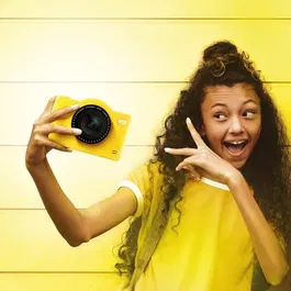 Canal Toys CLK 040 Appareil Photo Numérique Pop Compact Jaune pour Enfants avec Créateur de Photos et Carte SD 8 Go Incluse - Photo et Vidéo