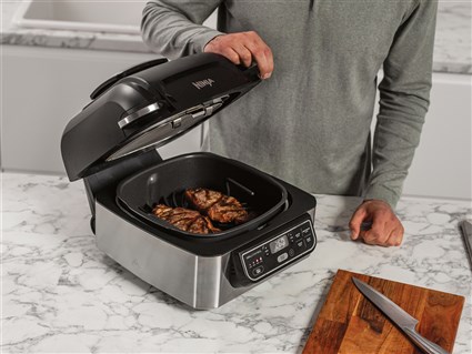 Ninja AG301EU Grill de cuisine + Friteuse à air 5-en-1 Ninja Foodi - 5,7 L, 3,8 L, parrillade pour 4 personnes (Cuit, grille, frit, rôtit, déshydrate)