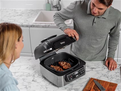 Ninja AG301EU Grill de cuisine + Friteuse à air 5-en-1 Ninja Foodi - 5,7 L, 3,8 L, parrillade pour 4 personnes (Cuit, grille, frit, rôtit, déshydrate)