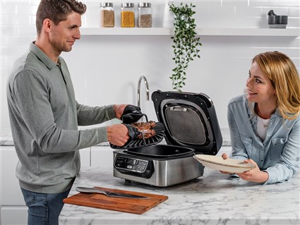 Ninja AG301EU Grill de cuisine + Friteuse à air 5-en-1 Ninja Foodi - 5,7 L, 3,8 L, parrillade pour 4 personnes (Cuit, grille, frit, rôtit, déshydrate)