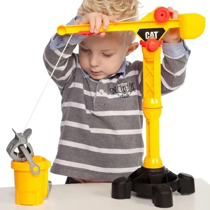 KLEIN 3256 - Grue de chantier Caterpillar CAT jouet avec contrepoids, rotation 360 degres, manivelle et socle stable