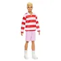 Barbie - Poupée Ken Fashionistas HYV01 avec haut à rayures rouges et short, boots blanches