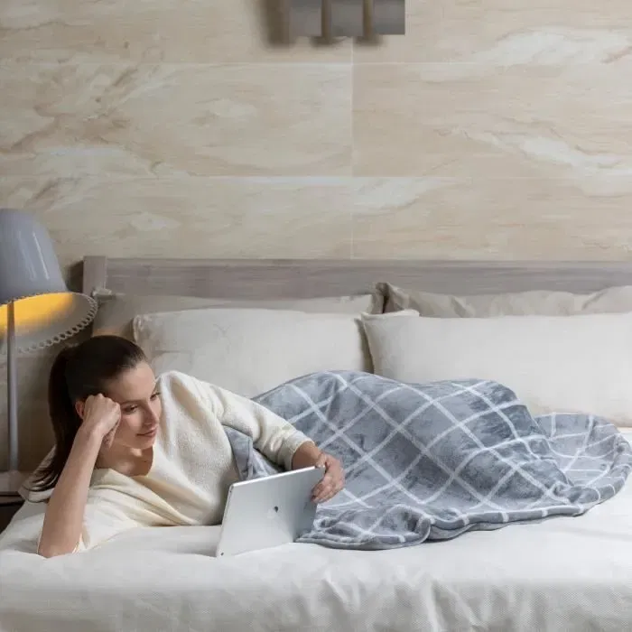 Imetec - Couverture chauffante 150 x 110 cm - Plaid chauffant velours avec 6 températures, arrêt automatique, lavable en machine - Gris