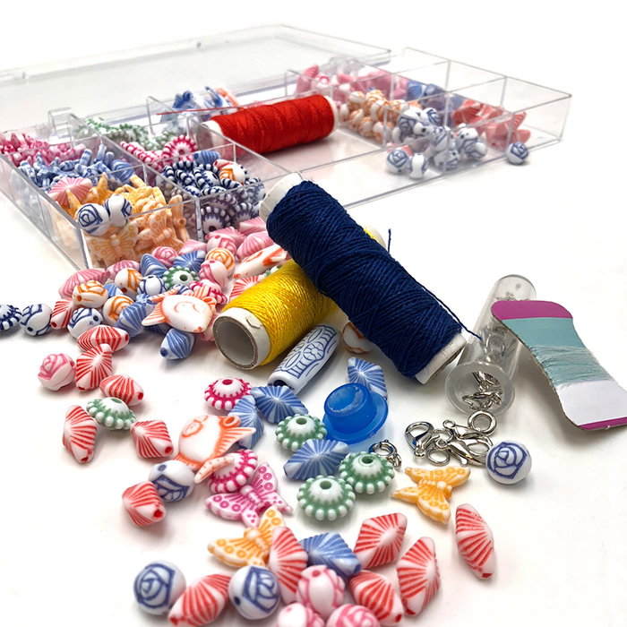 TACHAN - Kit de Création de Bracelets Alphabet avec Perles en Bois Multicolores et Cordon Inclus, Coffret de Rangement, Recommandé dès 5 Ans