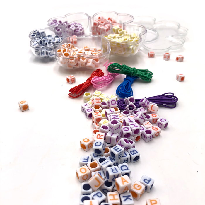 TACHAN - Kit de Création de Bracelets Alphabet avec Perles en Bois Multicolores et Cordon Inclus, Coffret de Rangement, Recommandé dès 5 Ans