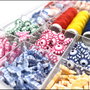 TACHAN - Kit de Création de Bracelets Alphabet avec Perles en Bois Multicolores et Cordon Inclus, Coffret de Rangement, Recommandé dès 5 Ans