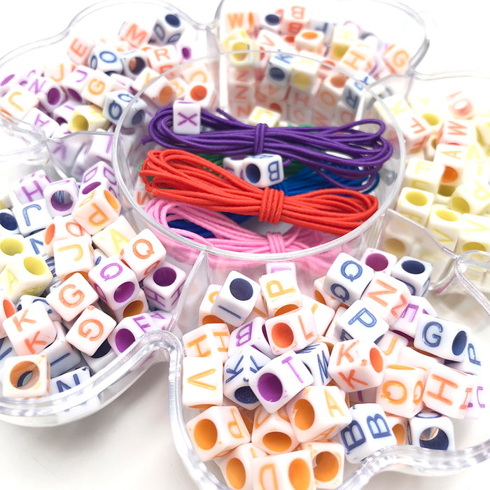 TACHAN - Kit de Création de Bracelets Alphabet avec Perles en Bois Multicolores et Cordon Inclus, Coffret de Rangement, Recommandé dès 5 Ans