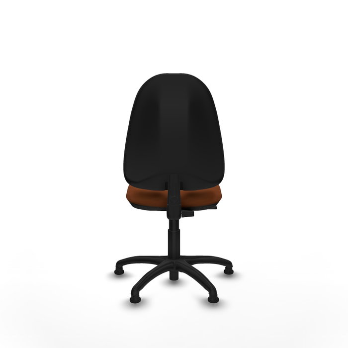 Chaise de bureau Algarra avec mécanisme de contact permanent de base, revêtue de similicuir marron. Équipée d'un piètement en polyamide noir, sans accoudoirs et sans butées