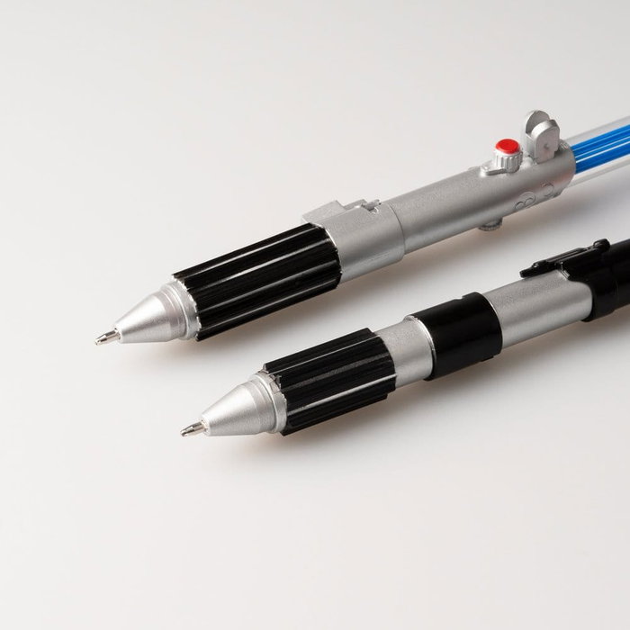 ERIK - Stylo Star Wars Sable Laser avec lumière LED - 2 stylos (Luke Skywalker bleu, Darth Vader rouge) - Piles incluses