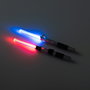 ERIK - Stylo Star Wars Sable Laser avec lumière LED - 2 stylos (Luke Skywalker bleu, Darth Vader rouge) - Piles incluses