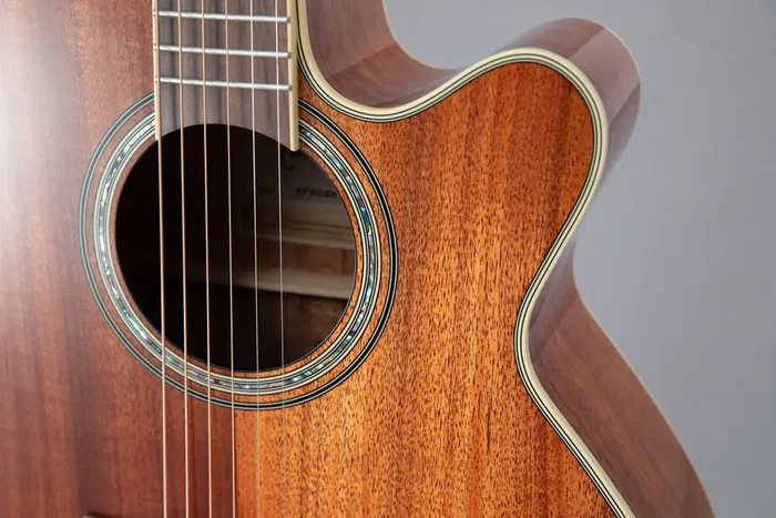Takamine EF508KC Guitare Électroacoustique NEX Cutaway en Koa Hawaïen
