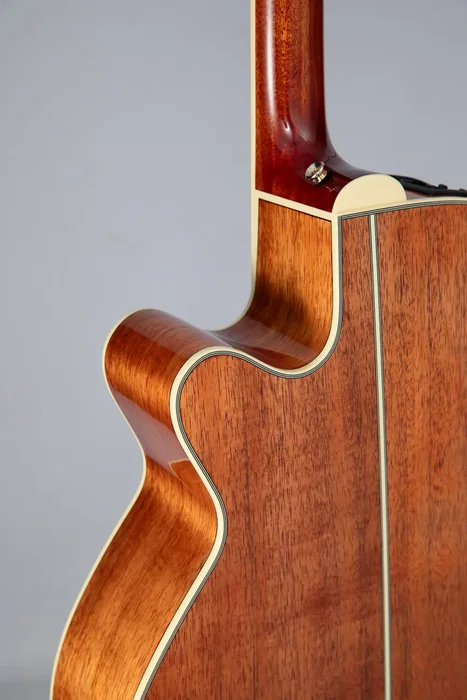 Takamine EF508KC Guitare Électroacoustique NEX Cutaway en Koa Hawaïen