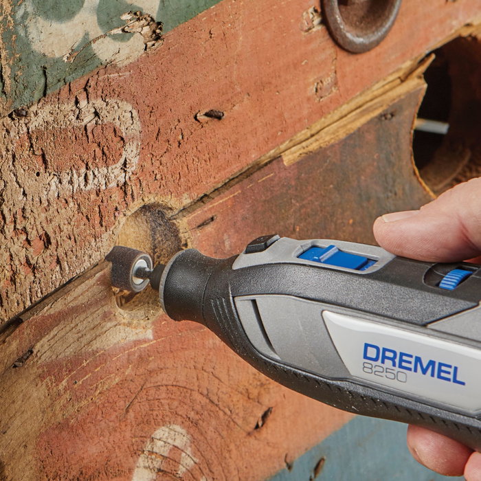 Dremel 8250 - Outil rotatif multifonction sans fil 12V avec moteur Brushless, 65 accessoires, 5 adaptations, 1 batterie 2Ah (5.000 à 30.000 tr/min) extra-robuste