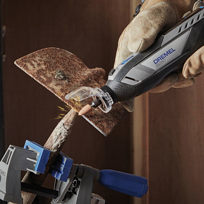 Dremel 8250 - Outil rotatif multifonction sans fil 12V avec moteur Brushless, 65 accessoires, 5 adaptations, 1 batterie 2Ah (5.000 à 30.000 tr/min) extra-robuste