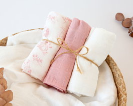 KioKids Set de 3 Mousselines Rose, Blanc et Imprimé Animaux 70x70cm