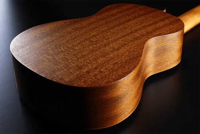 LAG Ukelele Tiki Uku Concert Sapele Satiné – 14 Frettes, Chevalet Palissandre