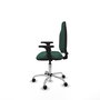 Chaise de bureau Algarra avec mécanisme de contact permanent de base, rembourrée de tissu vert bouteille. Équipée d'une base chromée, d'accoudoirs 2D et de roulettes autobloquantes