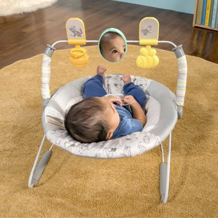Bright Starts Disney Baby Winnie l'Ourson - Transat bébé évolutif avec arche d'activités Bright Starts Disney Baby Winnie l'Ourson - Transat bébé évolutif avec arche d'activités