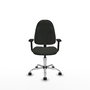 Chaise de bureau Algarra avec mécanisme de contact permanent de base, rembourrée de tissu noir. Équipée d'une base chromée, d'accoudoirs 2D et de roulettes en nylon de 50 mm.