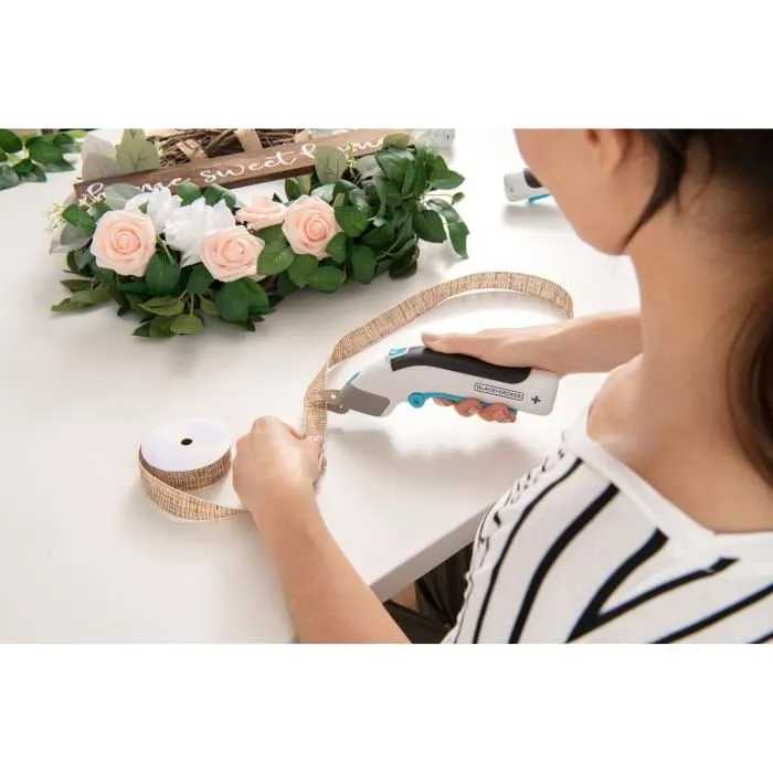 Black + Decker BCSC115-XJ - Ciseau électrique multifonctions sans fil 3,6V - 40 min d'autonomie USB - Avec 2 lames pour tissus, papier, carton, cuir, plastique