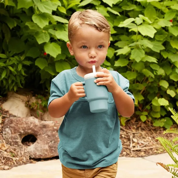Infantino Ma Première Tasse en Silicone pour Bébé, 255 ml, Anti-Fuite avec Poignée et Paille Sécurisée - Moody Blue