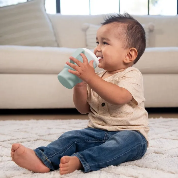 Infantino Ma Première Tasse en Silicone pour Bébé, 255 ml, Anti-Fuite avec Poignée et Paille Sécurisée - Moody Blue