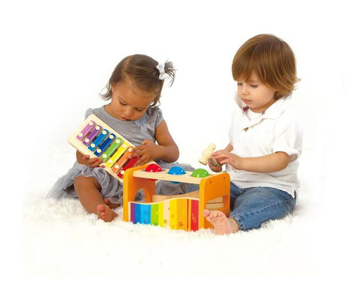 Hape Banc de Musique avec Xylophone en Bois, 2 Modes de Jeu (Xylophone ou Percussion des Billes), Dimensions 24x15x13,5 cm