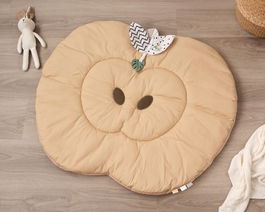 KioKids Couverture d'éveil sensoriel en forme de pomme pour bébé à partir de 2 mois, avec mordador crépitant et étiquettes de tissu, en coton et polyester, couleur beige