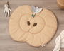 KioKids Couverture d'éveil sensoriel en forme de pomme pour bébé à partir de 2 mois, avec mordador crépitant et étiquettes de tissu, en coton et polyester, couleur beige