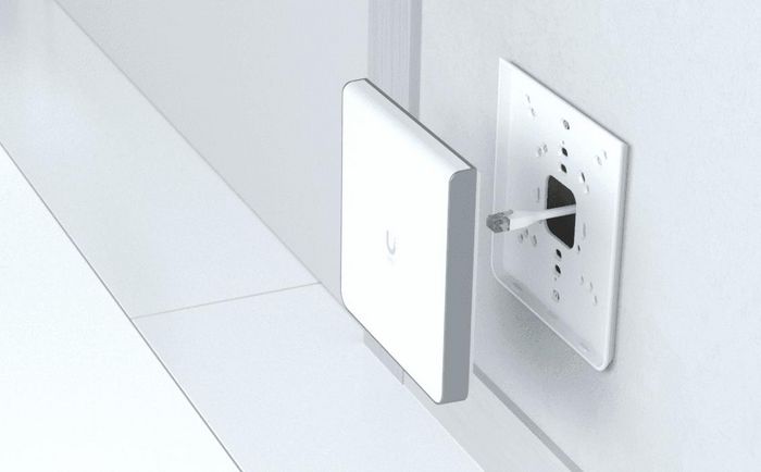 Ubiquiti U6-Enterprise Point d'Accès WiFi 6E Tri-Band (4x4 MIMO), Ports GbE, PoE+, Bluetooth, 802.11a/b/g/ac/ax Ubiquiti U6-Enterprise Point d'Accès WiFi 6E Tri-Band (4x4 MIMO), Ports GbE, PoE+, Bluetooth, 802.11a/b/g/ac/ax