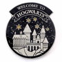 THE CARAT SHOP - Pin 'Welcome to Hogwarts' - Collection Harry Potter - Alliage de zinc (93% zinc, 3% cuivre, 4% aluminium)