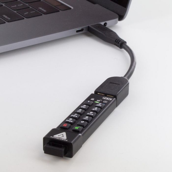 Apricorn Secure Key 4G 16GB, clé USB 3.2 Gen1 chiffrée 256-bit AES avec clavier PIN, FIPS 140-2, IP67, jusqu'à 77 MB/s en lecture