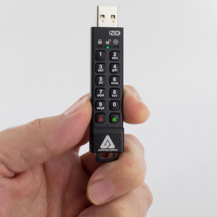 Apricorn Secure Key 4G 16GB, clé USB 3.2 Gen1 chiffrée 256-bit AES avec clavier PIN, FIPS 140-2, IP67, jusqu'à 77 MB/s en lecture