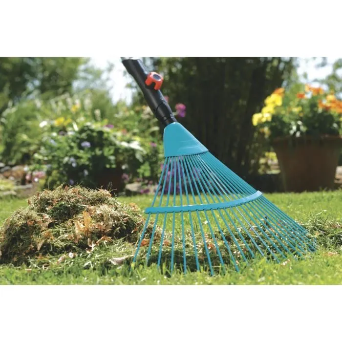 Gardena Râteau à Gazon Combisystem 50 cm - 22 Dents en Fil de Fer Solide - Pour Ratissage et Ramassage - Durable Gardena Râteau à Gazon Combisystem 50 cm - 22 Dents en Fil de Fer Solide - Pour Ratissage et Ramassage - Durable
